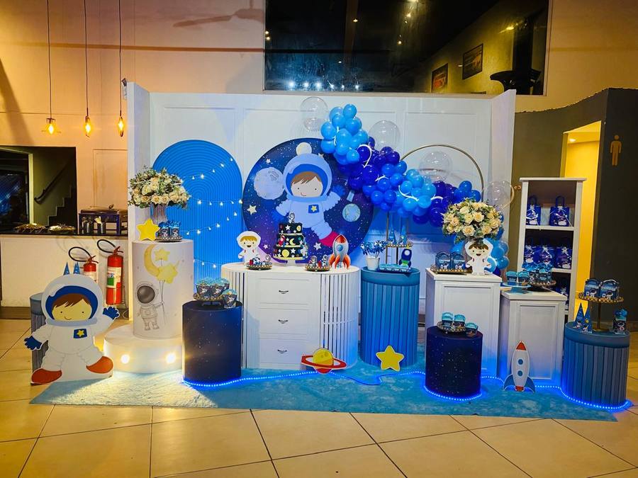 Decoração Galáxia · Astronauta Espaço · Buffet Family