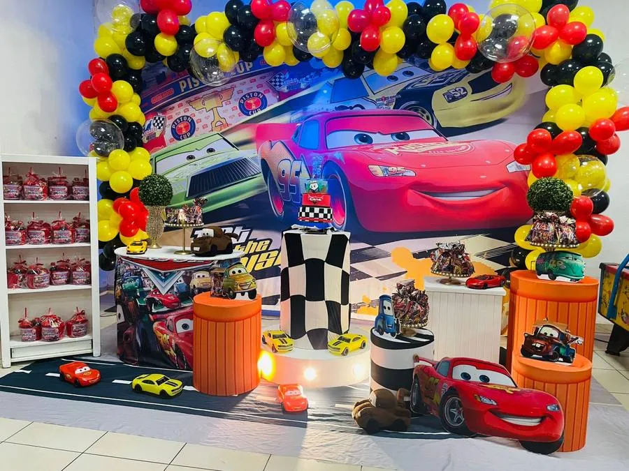 Decoração Hot Wheels · Carros Disney McQueen · Buffet Family