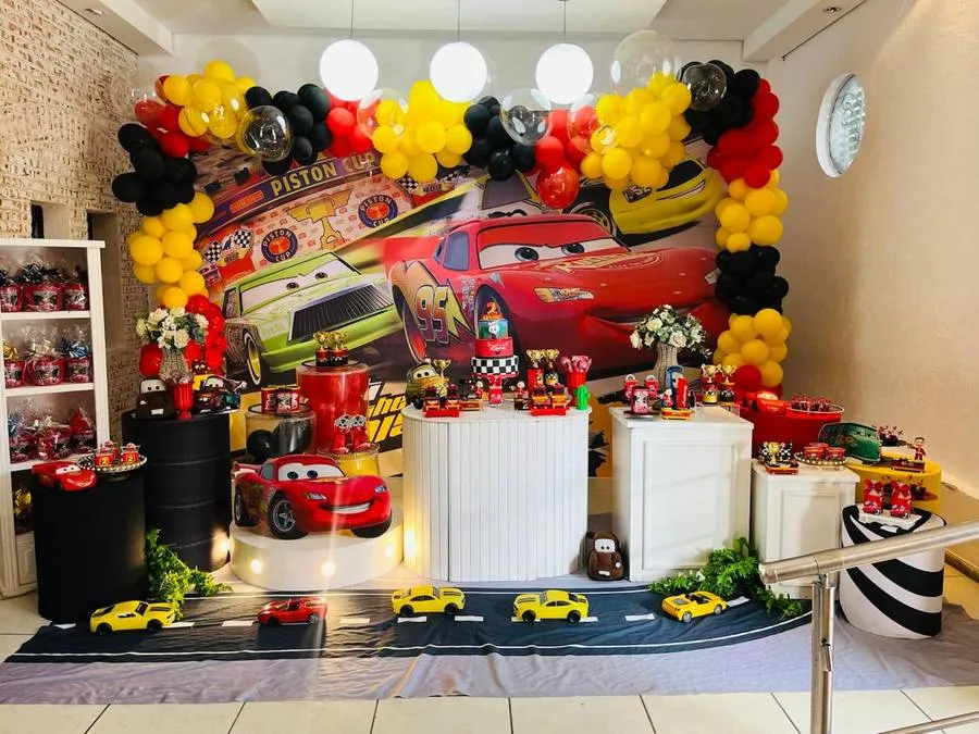 Decoração Hot Wheels · Carros Disney McQueen · Buffet Family