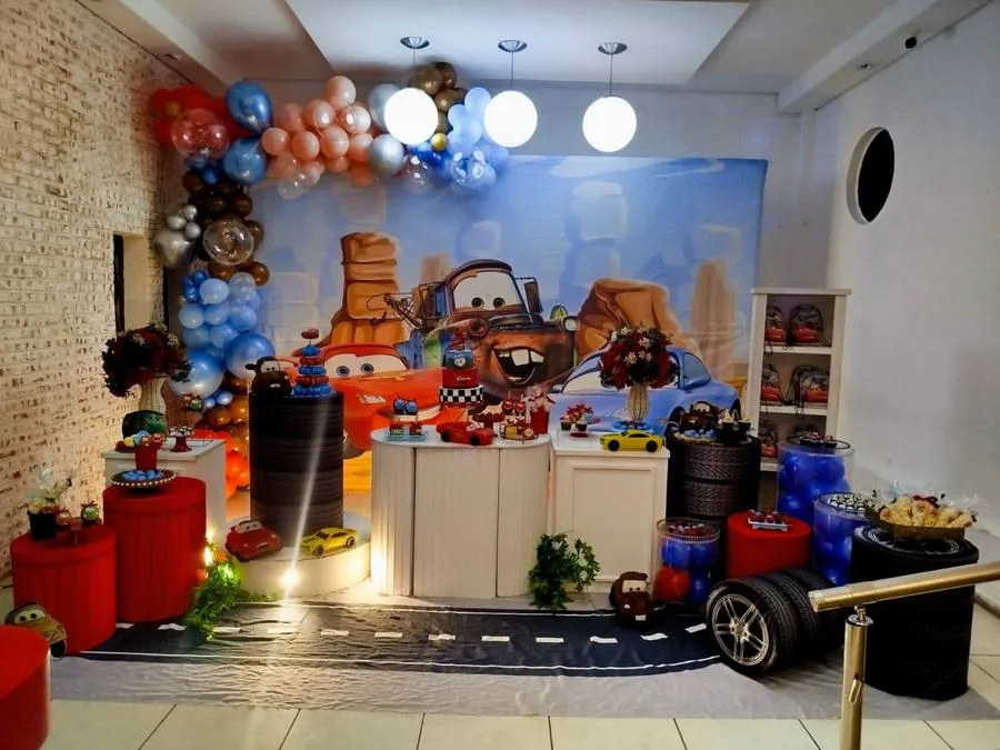 Decoração Hot Wheels · Carros Disney McQueen · Buffet Family