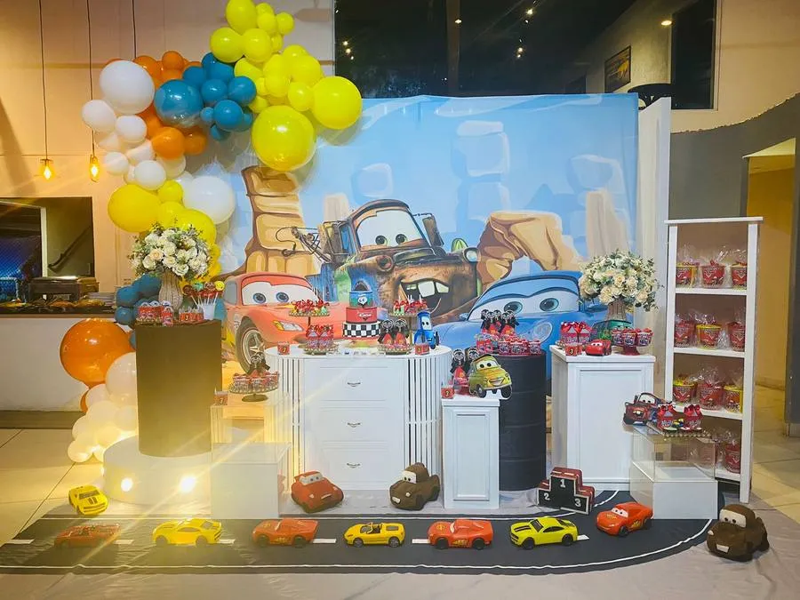 Decoração Hot Wheels · Carros Disney McQueen · Buffet Family