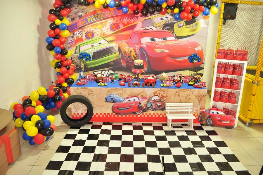 Decoração Hot Wheels · Carros Disney McQueen · Buffet Family