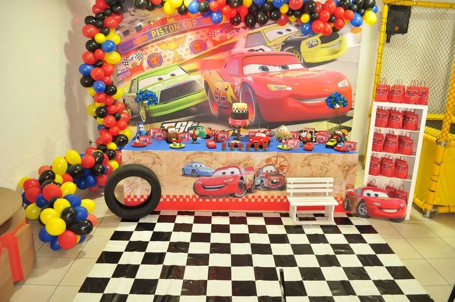 Decoração Hot Wheels · Carros Disney McQueen · Buffet Family