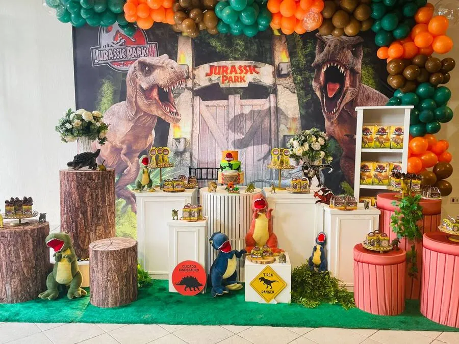 Decoração Dinossauros · Jurassic Park · Buffet Family