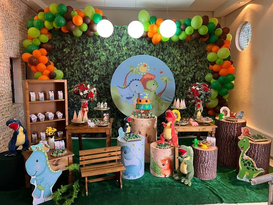 Decoração Dinossauros · Dinossauro 2 · Buffet Family