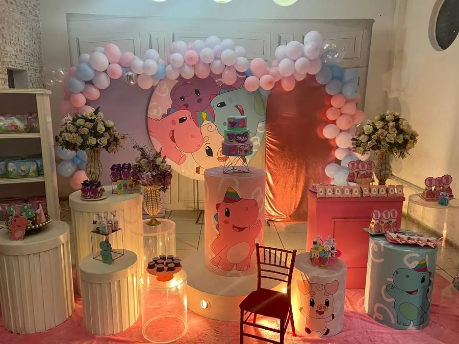 Decoração Dinossauros · Dinossauro Rosa · Buffet Family