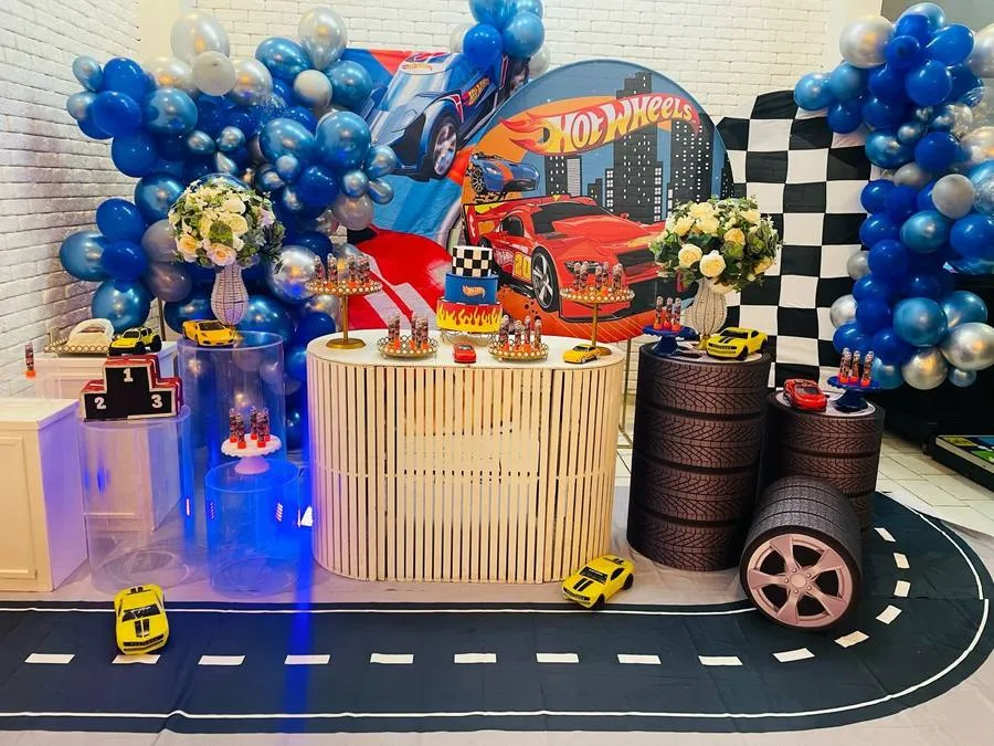 Decoração Hot Wheels · Hot Wheels · Buffet Family