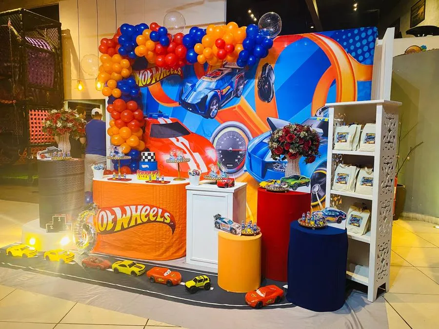 Decoração Hot Wheels · Hot Wheels 2 · Buffet Family