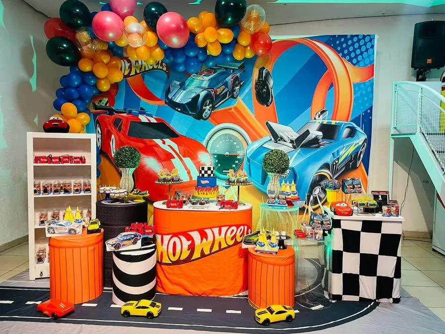 Decoração Hot Wheels · Hot Wheels 3 · Buffet Family