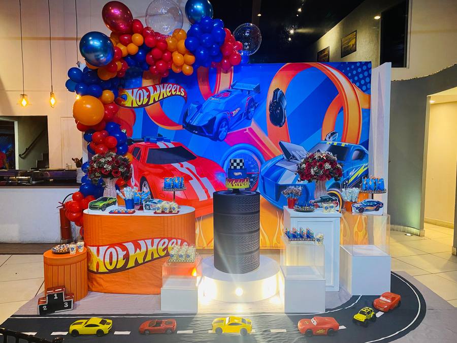 Decoração Hot Wheels · Hot Wheels 4 · Buffet Family