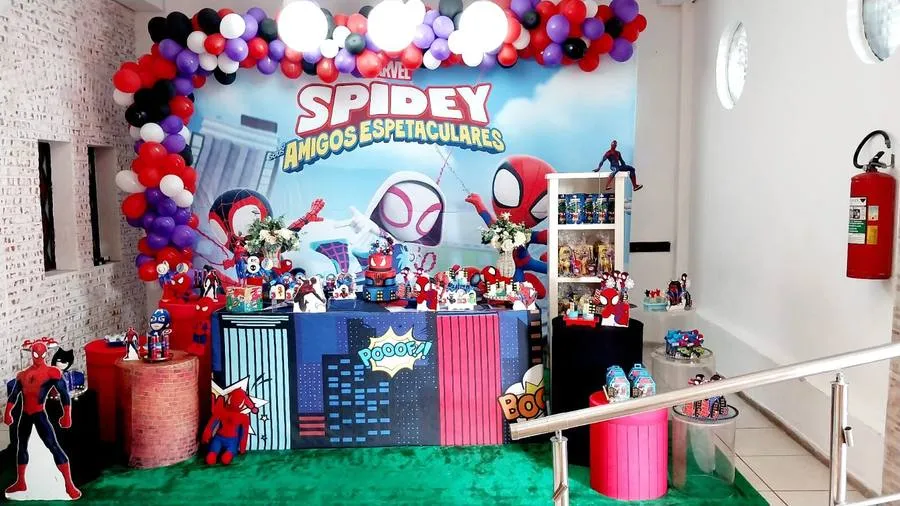Homem-Aranha em São Paulo por Buffet Family