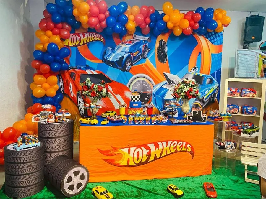 Decoração Hot Wheels · Hot Wheels 5 · Buffet Family