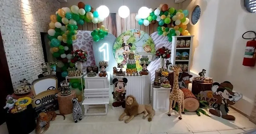 Decoração Mickey · Mickey Safari · Buffet Family