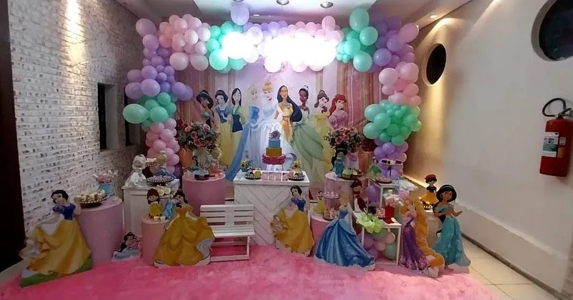Decoração Princesas Disney · Princesas Disney · Buffet Family