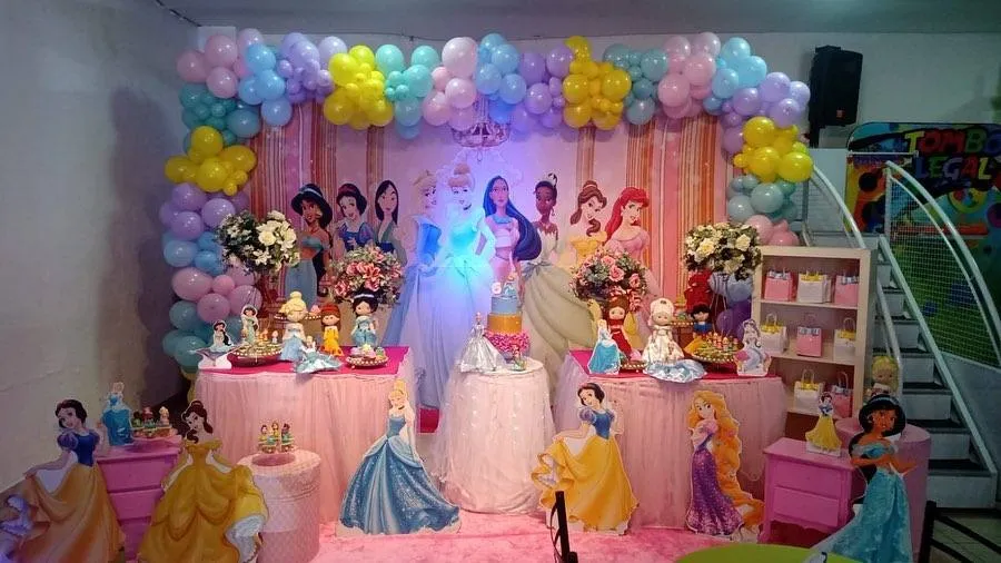 Decoração Princesas Disney · Princesas Disney · Buffet Family