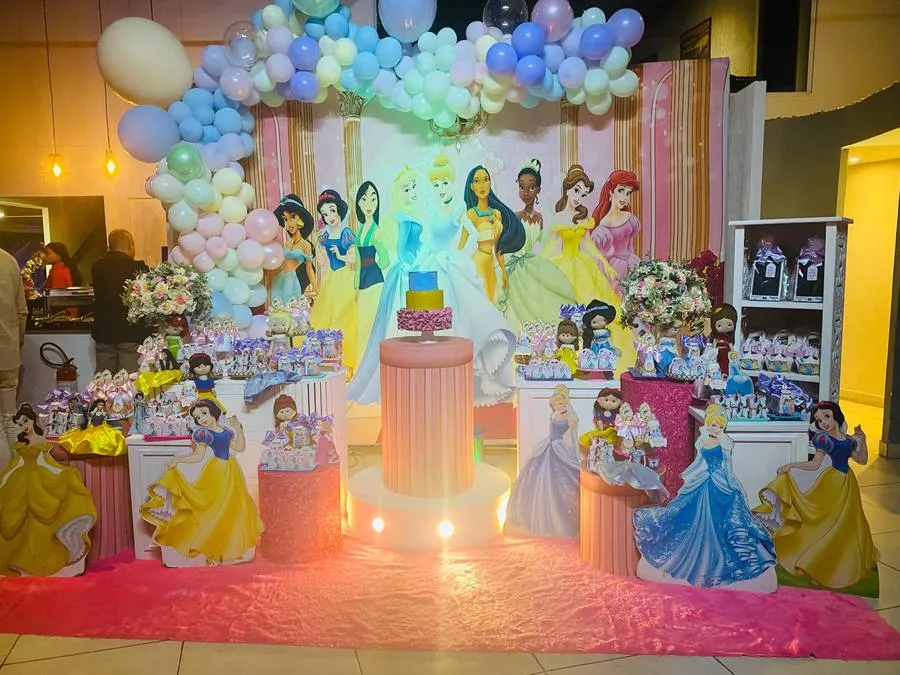Decoração Princesas Disney · Princesas Disney · Buffet Family